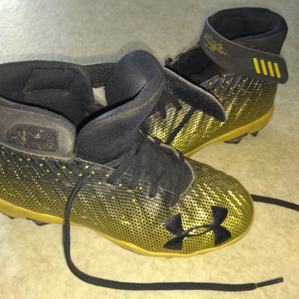 Girls softball cleats